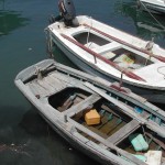 Ruderboote in einem Hafen auf Rhodos (Griechenland)