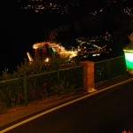 Blick auf den Hafen von Capri bei Nacht