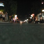 Dorfstraße auf der griechischen Insel Kos bei Nacht