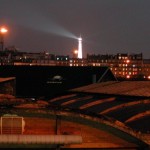 Der Eiffelturm in Paris bei Nacht