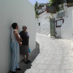 Gespräch im Schatten auf Rhodos (Griechenland)
