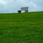 Bank auf der Deichkrone von Neuharlingersiel