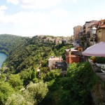 Blick auf Castel Gandolfo und den Albaner See (Italien)