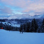 Die letzten Skifahrer des Tages bei Serfaus