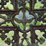 Altes Kreuz auf norwegischem Friedhof