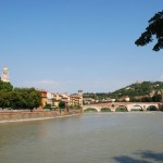 Blick auf den Etsch in Verona (Italien)