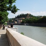 Am Ufer des Etsch in Verona (Italien)