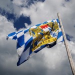 Bayrische Landesflagge im Wind