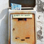 Ein Briefkasten in Ischia Porto