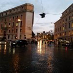 Römische Straßenszene in der Abenddämmerung