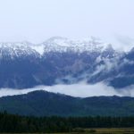 Nebel über den Bergen bei Hopfen am See