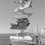 Richtungsschilder am Mallory Square in Key West (Florida)