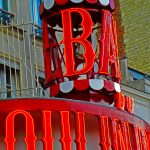 Leuchtreklame am Moulin Rouge in Paris