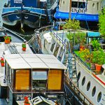 Hausboote auf der Seine in Paris