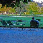 Ausruhen im Jardin des Tuileries in Paris