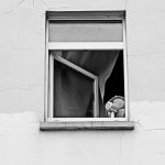 Ventilator im Fenster eines Lüneburger Hauses