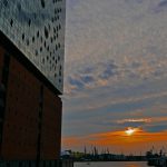 Sonnenuntergang an der Elbphilharmonie in Hamburg
